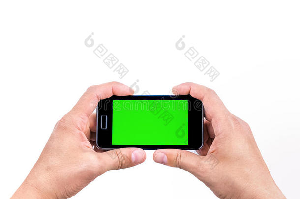 人的手使用移动智能手机拍摄一张带有色度键绿色屏幕的照片
