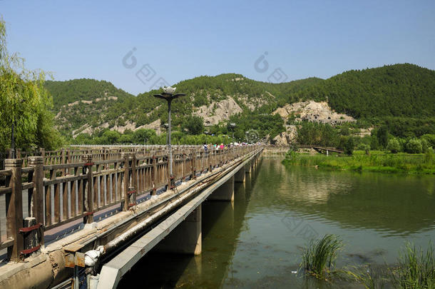 龙门石窟中国桥
