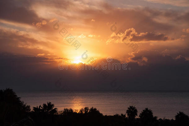 云傍晚地平线风景海洋