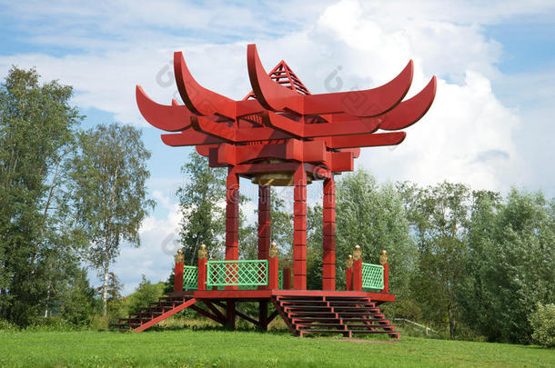 日本风格的凉亭特写。 马里诺庄园，列宁格勒地区