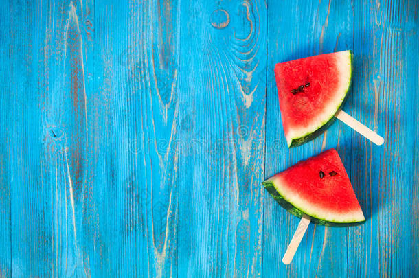 新鲜西瓜冰棒，美味的新鲜夏季水果甜甜点