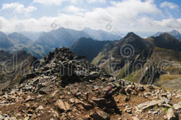 阿尔卑斯山奥地利马戏团冰期的徒步旅行