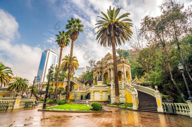 智利圣地亚哥市中心的塞罗·圣卢西亚。