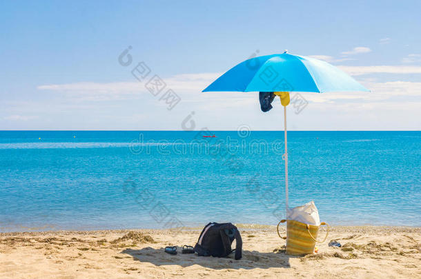 海滩夏日阳光阳伞袋蓝天海洋