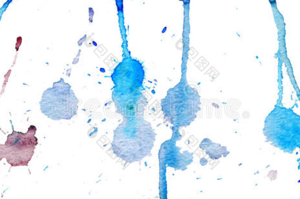 蓝色水彩飞溅和黑色背景。 水墨画。