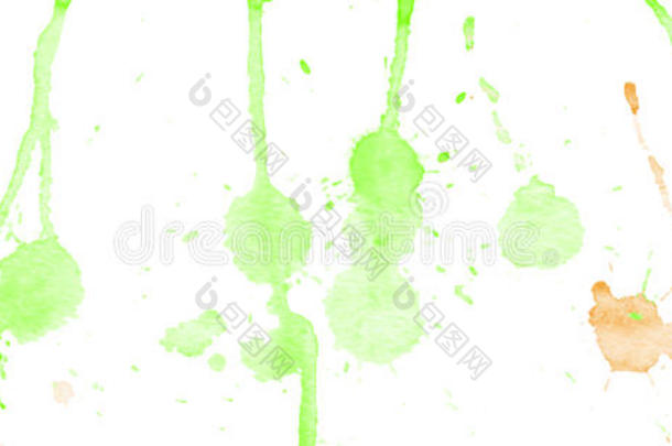 白色背景上的绿色水彩飞溅和斑点。 水墨画。