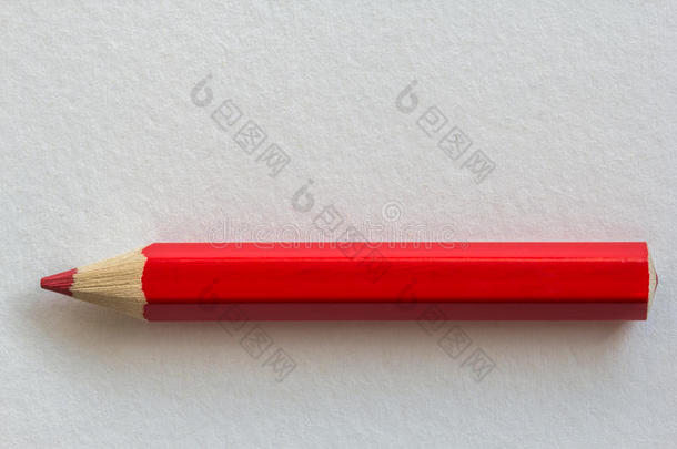 纸上的<strong>红铅笔</strong>