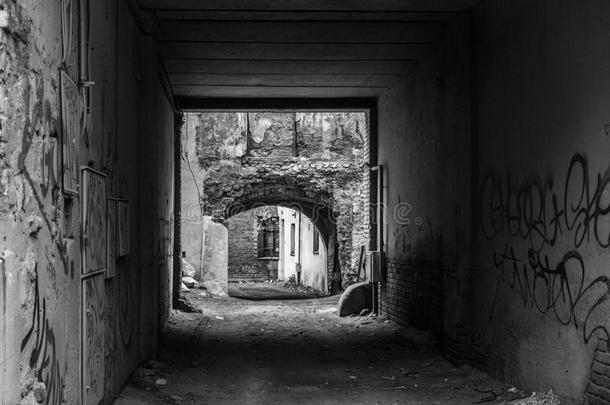 被遗弃的拱门建筑学地下室黑色