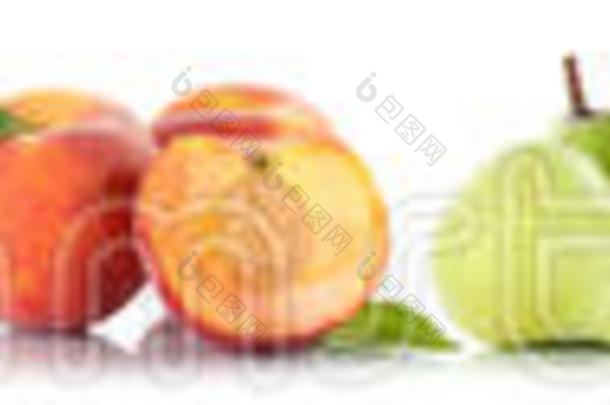 水果、苹果、橘子、橘子连续分离在白色上