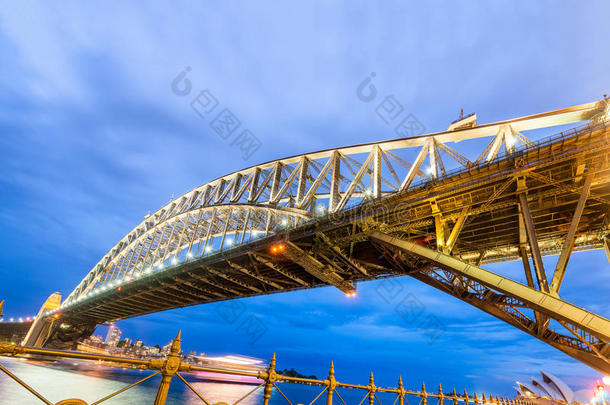 澳大利亚悉尼海港大桥惊人的广角夜景