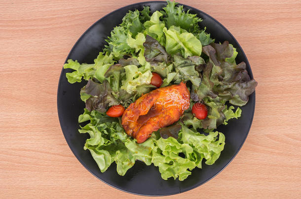 烤鸡辣椒与蔬菜沙拉无油<strong>低脂</strong>饮食健康