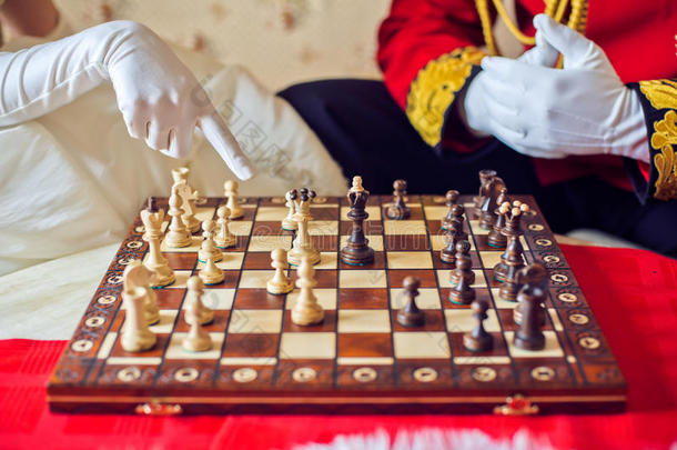 新娘和新郎之间的国际象棋大战