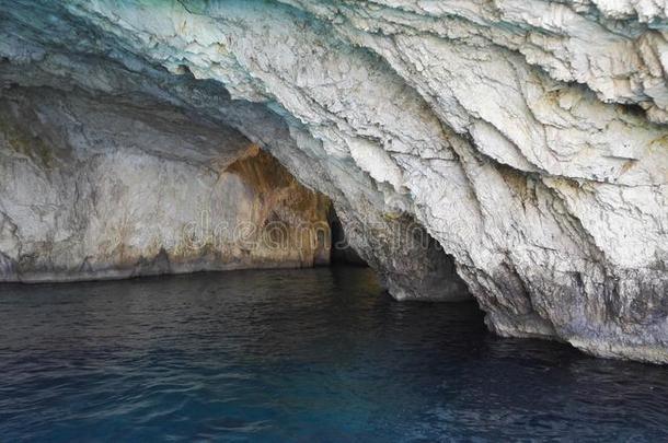 科孚附近的海中洞穴