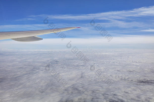 空中照片的云景一直延伸到地平线