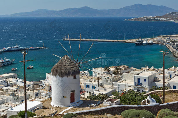 惊人的全景<strong>白色风车</strong>和米科诺斯岛，希腊