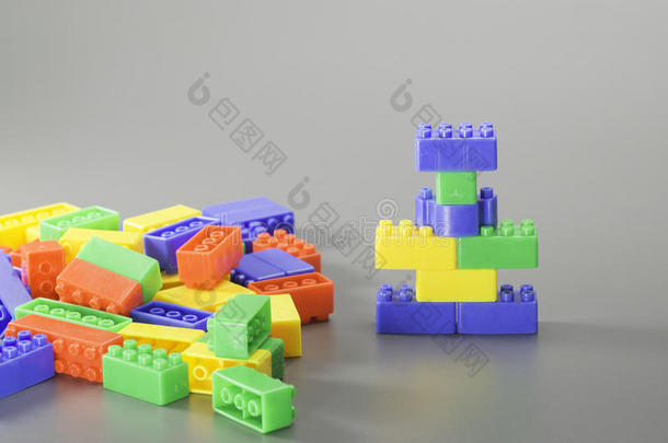 五颜六色的砖块玩具