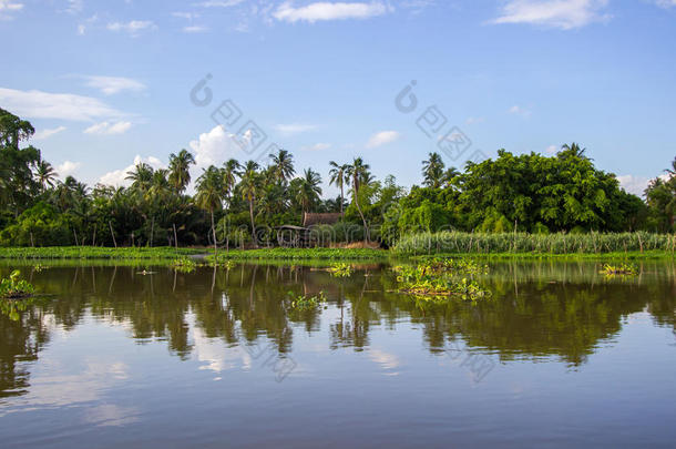 泰国塔钦河沿岸的乡村(MaenamThaChin)，纳洪·帕汤姆