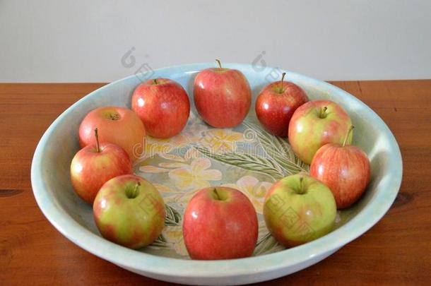 把苹果比作苹果-一个装满苹果的水果碗