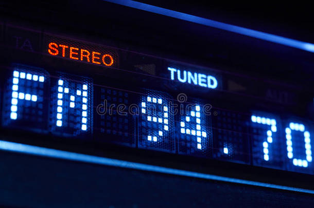调频调谐器无线电显示器。 立体声数字频率站调谐。