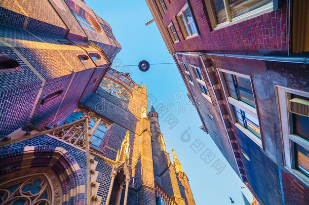 正宗荷兰建筑的元素，广角拍摄在阿姆斯特丹，荷兰首都，欧洲。