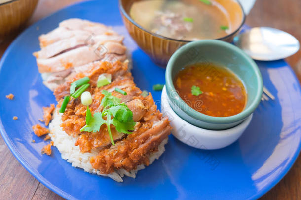 鸡肉饭，炸鸡，鸡肉饭