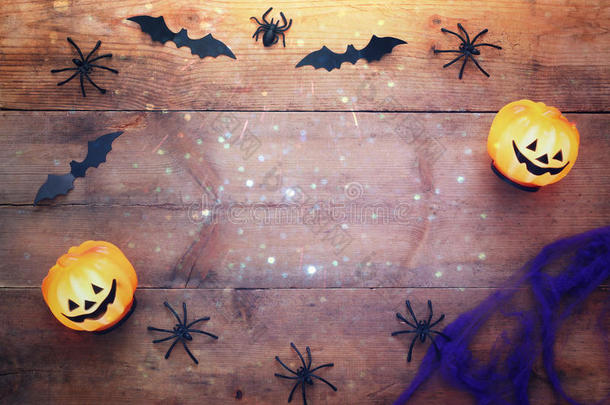 万圣节假日概念顶部视图。 南瓜，蜘蛛，蝙蝠