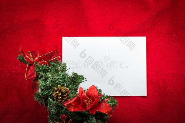 红色白纸制成的圣诞空白卡