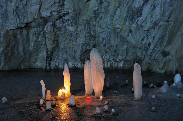 蜡烛洞穴寒冷的晶体结晶的