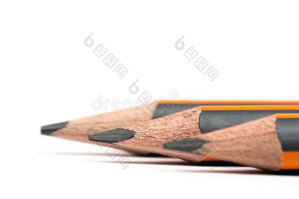 用木制铅笔学习和学习学校的概念