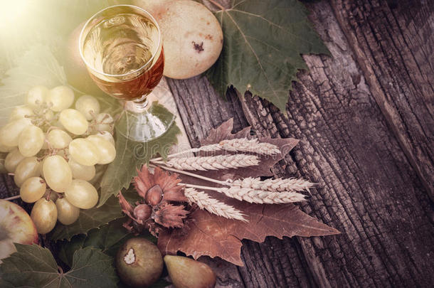 秋季装饰用白酒和有机秋果