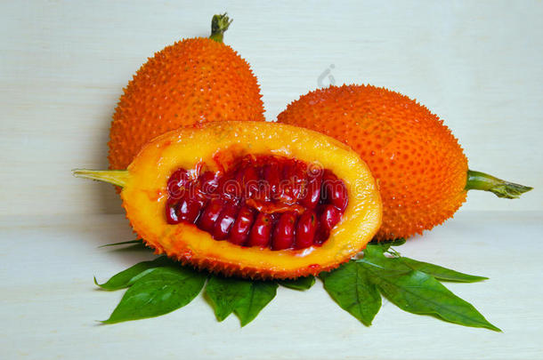 亚洲橙色植物食品中的典型GAC水果