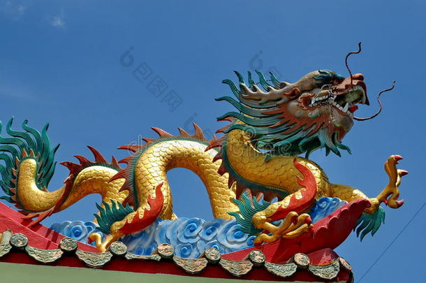 龙在中国神社屋顶