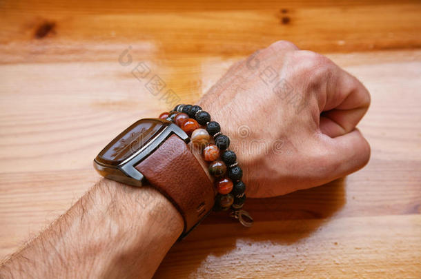 时尚男士，腕表，手镯，火山石手镯石玛瑙
