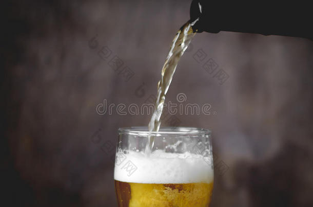玻璃泡沫<strong>啤酒</strong>。 <strong>一瓶啤酒</strong>