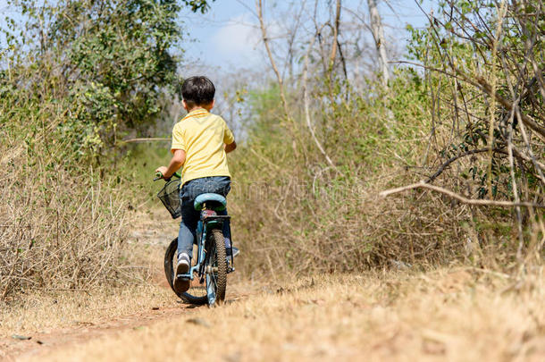 自行车骑自行车男孩小孩周期