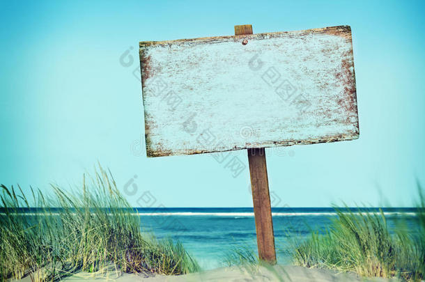 海滩空木板标志横幅木材海岸线夏季概念