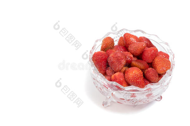 水晶花瓶里的草莓