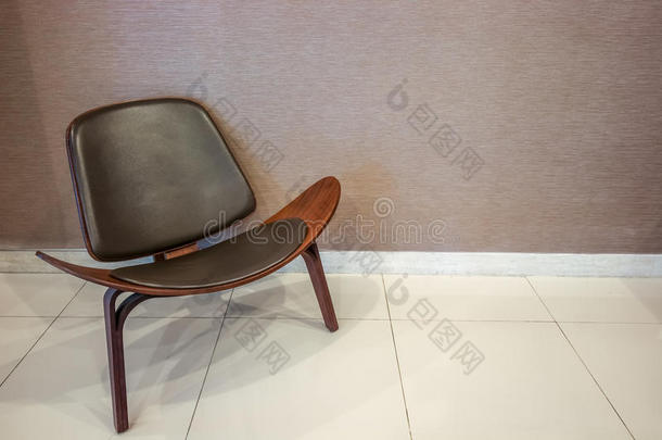 空豪华风格的椅子在墙上背景与剪裁路径