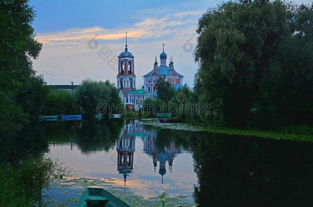 四十名塞巴斯蒂亚烈士的教堂在特鲁别日河的河口在佩雷斯拉夫尔-扎莱斯基，俄罗斯