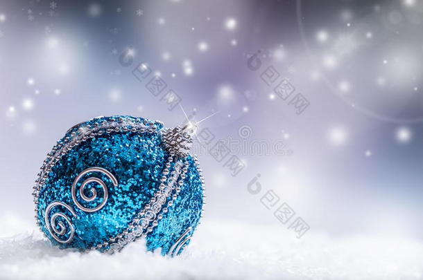 圣诞节。圣诞蓝球雪和空间抽象背景