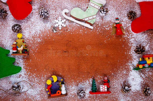 圣诞和<strong>新年框</strong>架的贺卡木制背景与复制空间。 上面的风景。 假期模拟。
