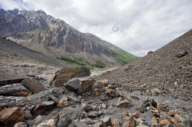 阿克特鲁。阿尔泰山脉景观