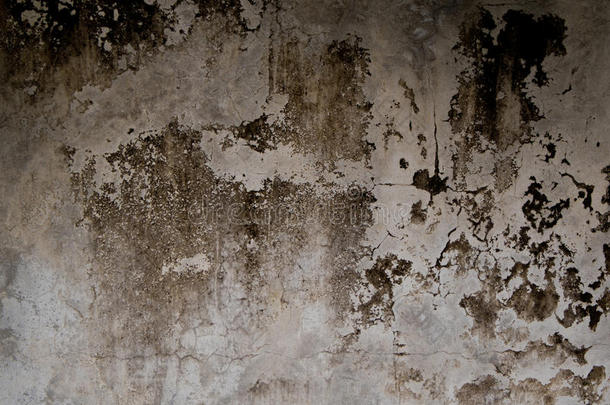 混凝土墙体表面的裂缝和污渍