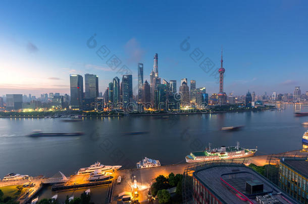 早上中国上海天际线