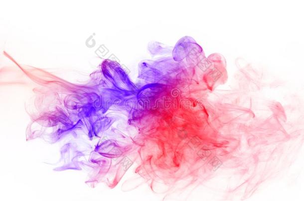 白色背景上抽象的彩色烟雾波。