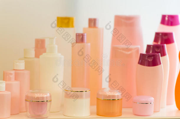 与容器的身体护理和美容产品组成。 生态化妆品。