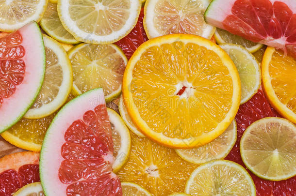 柑橘类水果的五颜六色-片柠檬，石灰，柚子，橘子，柚子