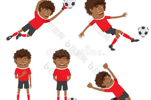 有趣的非裔美国足球运动员穿着红色T恤跑步，站着踢球，微笑
