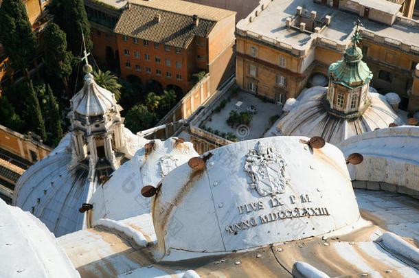 梵蒂冈圣彼得大教堂屋顶建筑物的鸟瞰图