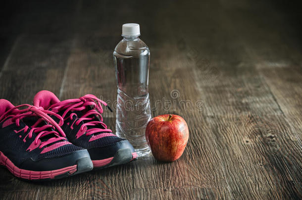 健身<strong>跑步</strong>运动设备，<strong>运动鞋</strong>水苹果，健康
